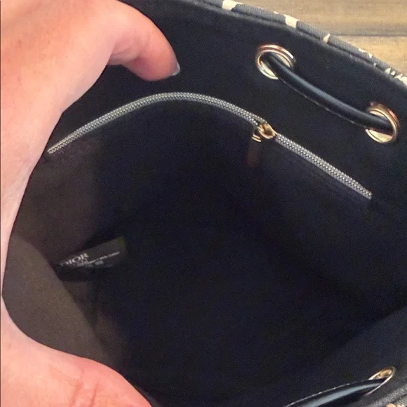 Dior GWP Beauty Crossbody - Picture 3 of 6